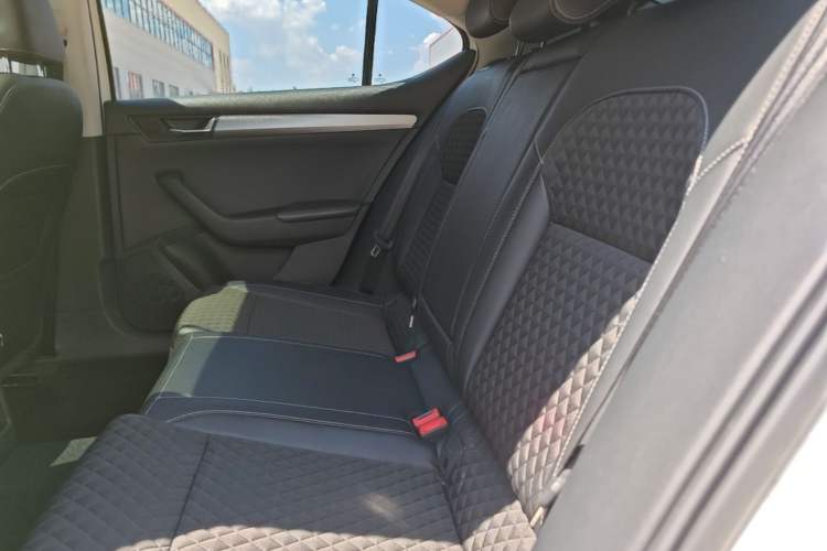 Used Skoda Superb 2018 TSI330 DSG Comfort Edition China V Standard Left Rear Seat