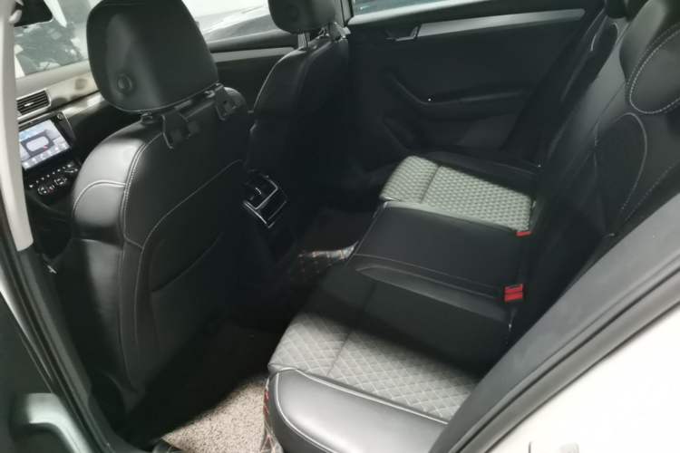 Used Skoda Superb 2018 TSI280 DSG Comfort Edition China V Standard Left Rear Seat