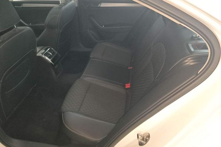 Used Skoda Superb 2018 TSI330 DSG Comfort Edition China V Standard Left Rear Seat