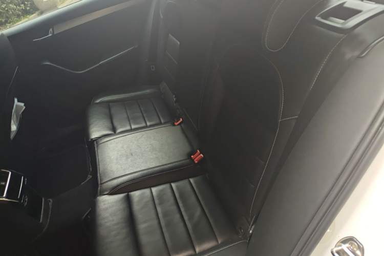 Used Skoda Superb 2018 TSI280 DSG Comfort Edition China V Standard Left Rear Seat