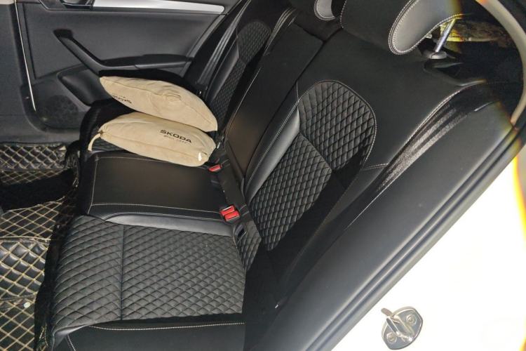 Used Skoda Superb 2018 TSI280 DSG Comfort Edition China VI Standard Left Rear Seat