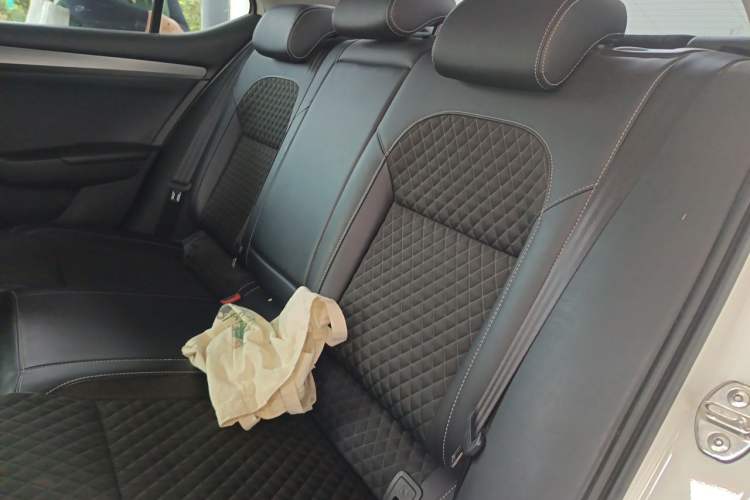 Used Skoda Superb 2018 TSI330 DSG Comfort Edition China V Standard Left Rear Seat
