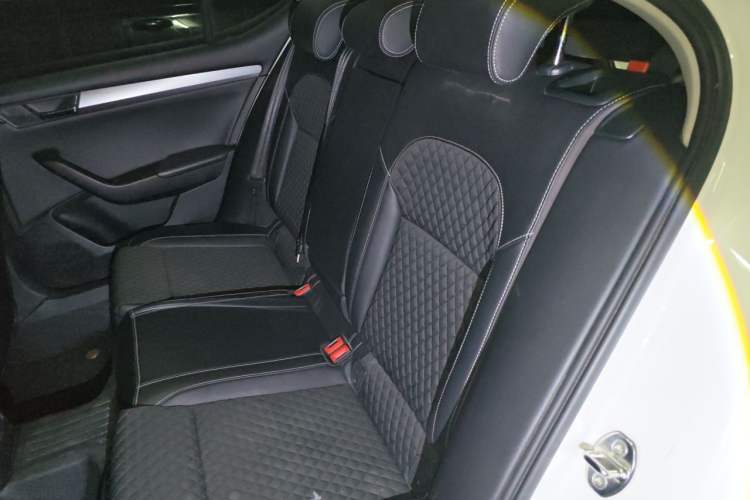 Used Skoda Superb 2018 TSI280 DSG Comfort Edition China V Standard Left Rear Seat