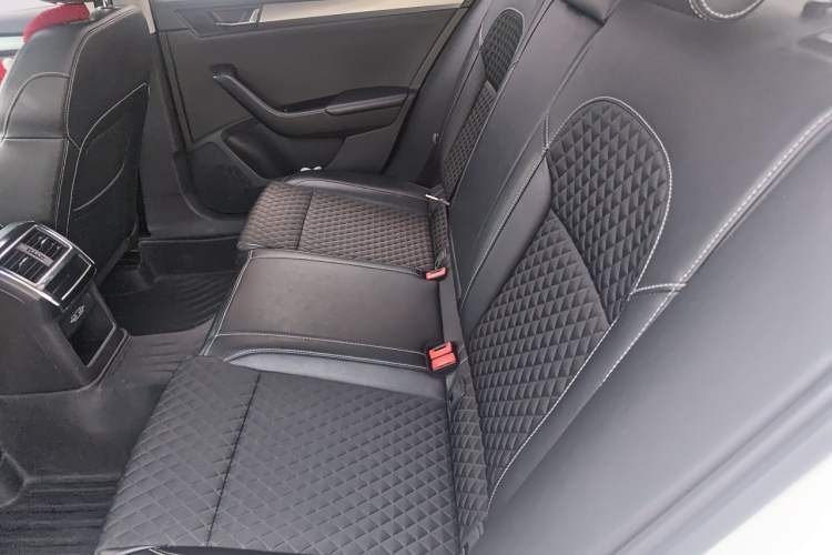 Used Skoda Superb 2018 TSI280 DSG Comfort Edition China V Standard Left Rear Seat