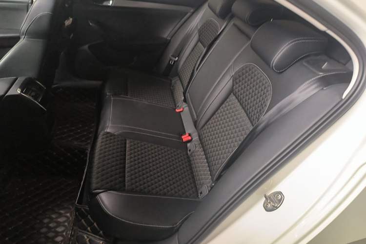 Used Skoda Superb 2018 TSI330 DSG Comfort Edition China V Standard Left Rear Seat