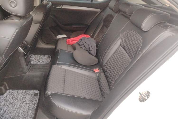 Used Skoda Superb 2018 TSI280 DSG Comfort Edition China V Standard Left Rear Seat