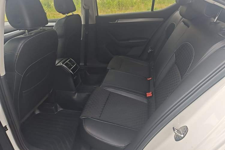 Used Skoda Superb 2018 TSI280 DSG Comfort Edition China VI Standard Left Rear Seat
