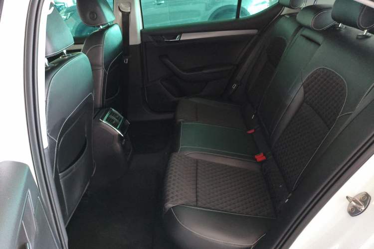 Used Skoda Superb 2018 TSI330 DSG Comfort Edition China V Standard Left Rear Seat