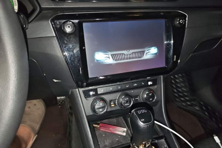 Used Skoda Superb 2018 TSI330 DSG Comfort Edition China V Standard Odometer Close Up