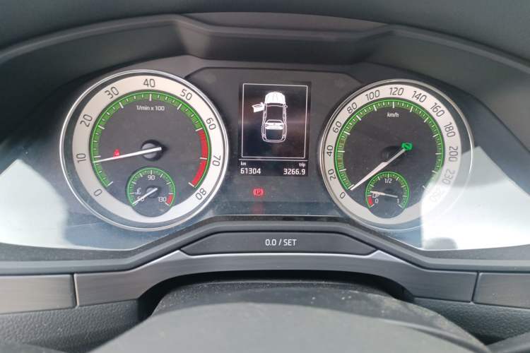 Used Skoda Superb 2018 TSI330 DSG Comfort Edition China VI Standard Odometer Close Up