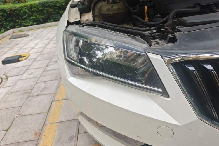 Used Skoda Superb 2018 TSI330 DSG Comfort Edition China V Standard Right Front Headlight