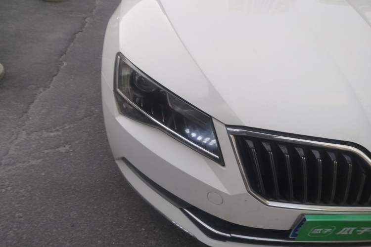 Used Skoda Superb 2018 TSI280 DSG Comfort Edition China V Standard Right Front Headlight