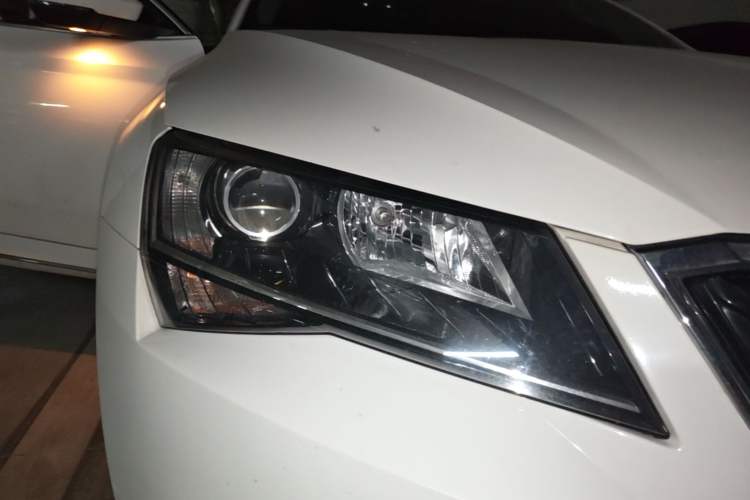 Used Skoda Superb 2018 TSI330 DSG Comfort Edition China V Standard Right Front Headlight