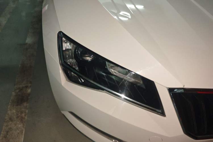 Used Skoda Superb 2018 TSI280 DSG Comfort Edition China V Standard Right Front Headlight