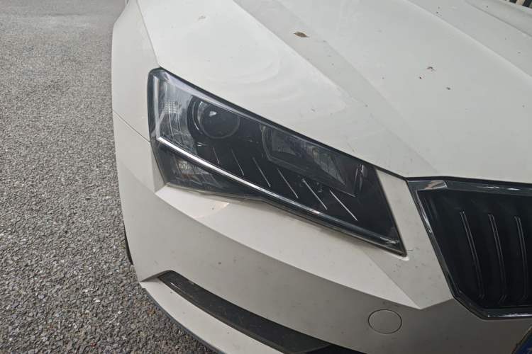 Used Skoda Superb 2018 TSI280 DSG Comfort Edition China V Standard Right Front Headlight
