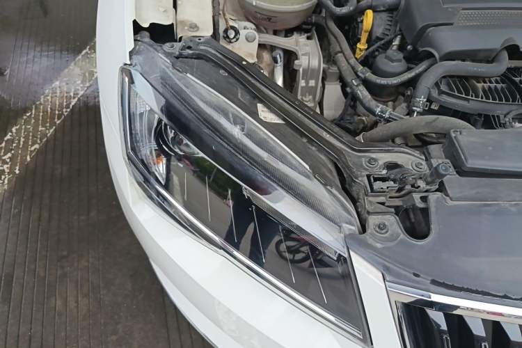 Used Skoda Superb 2018 TSI330 DSG Comfort Edition China V Standard Right Front Headlight