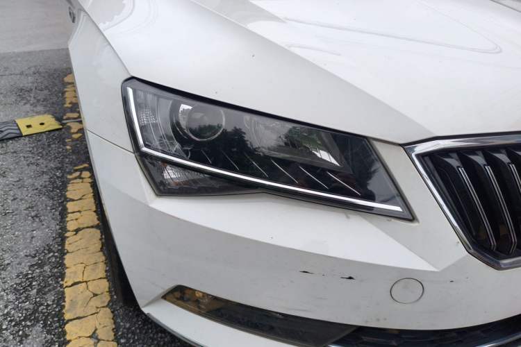 Used Skoda Superb 2018 TSI330 DSG Comfort Edition China V Standard Right Front Headlight