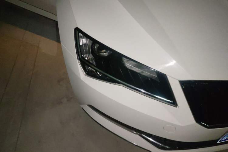 Used Skoda Superb 2018 TSI280 DSG Comfort Edition China V Standard Right Front Headlight
