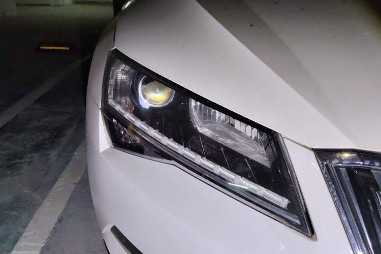 Used Skoda Superb 2018 TSI280 DSG Comfort Edition China V Standard Right Front Headlight