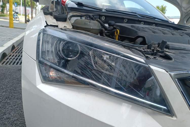 Used Skoda Superb 2018 TSI330 DSG Comfort Edition China VI Standard Right Front Headlight