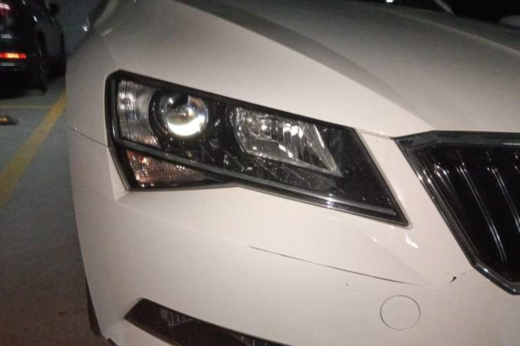 Used Skoda Superb 2018 TSI280 DSG Comfort Edition China V Standard Right Front Headlight