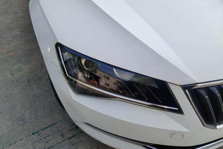 Used Skoda Superb 2018 TSI280 DSG Comfort Edition China V Standard Right Front Headlight