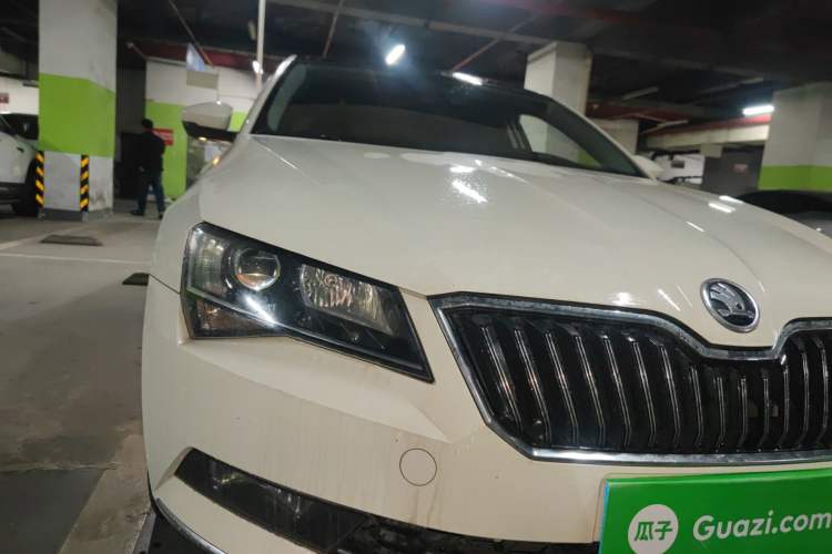 Used Skoda Superb 2018 TSI330 DSG Comfort Edition China V Standard Right Front Headlight
