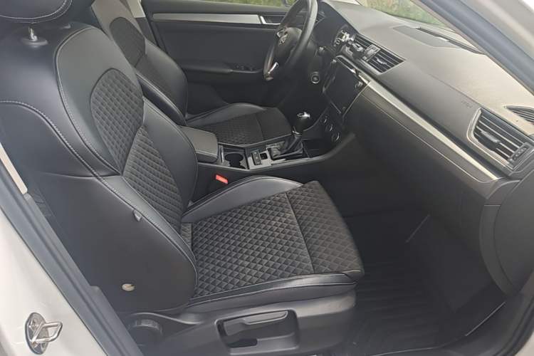 Used Skoda Superb 2018 TSI280 DSG Comfort Edition China VI Standard Right Front Seat