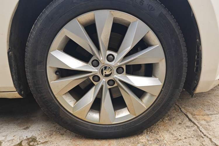 Used Skoda Superb 2018 TSI330 DSG Comfort Edition China V Standard Right Front Wheel Hub