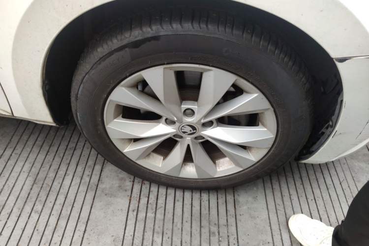 Used Skoda Superb 2018 TSI280 DSG Comfort Edition China V Standard Right Front Wheel Hub