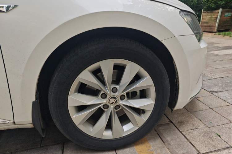 Used Skoda Superb 2018 TSI330 DSG Comfort Edition China V Standard Right Front Wheel Hub