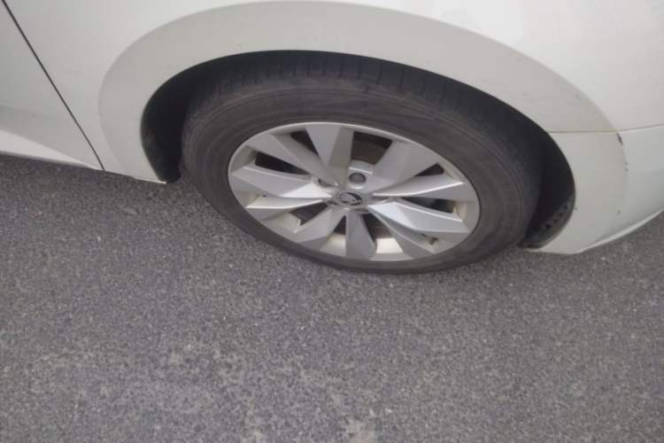 Used Skoda Superb 2018 TSI280 DSG Comfort Edition China V Standard Right Front Wheel Hub