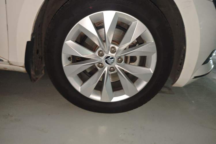 Used Skoda Superb 2018 TSI280 DSG Comfort Edition China V Standard Right Front Wheel Hub