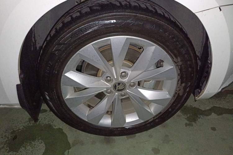 Used Skoda Superb 2018 TSI280 DSG Comfort Edition China V Standard Right Front Wheel Hub