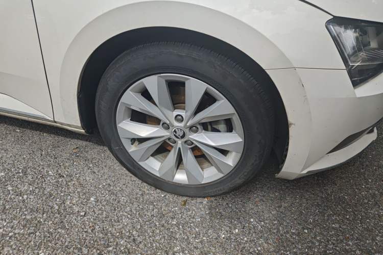 Used Skoda Superb 2018 TSI280 DSG Comfort Edition China V Standard Right Front Wheel Hub