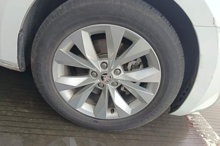 Used Skoda Superb 2018 TSI330 DSG Comfort Edition China V Standard Right Front Wheel Hub