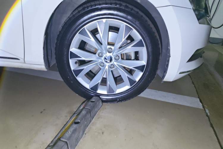 Used Skoda Superb 2018 TSI280 DSG Comfort Edition China V Standard Right Front Wheel Hub