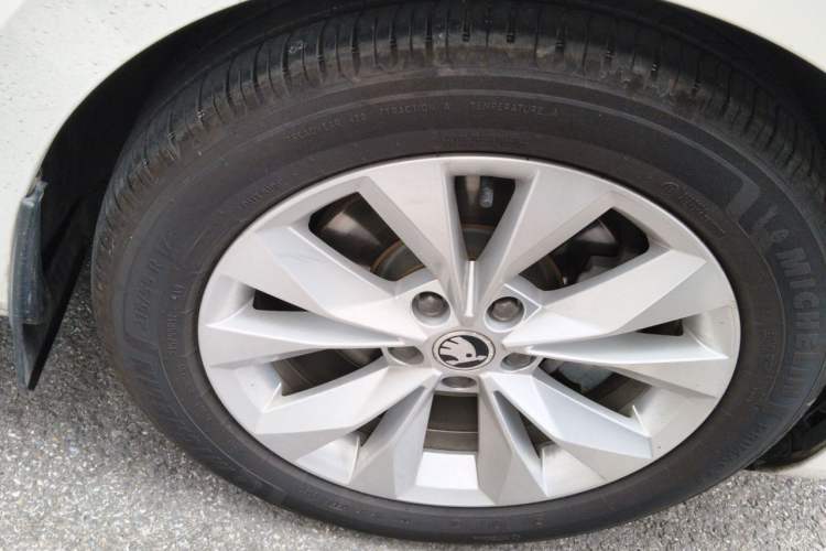 Used Skoda Superb 2018 TSI280 DSG Comfort Edition China V Standard Right Front Wheel Hub