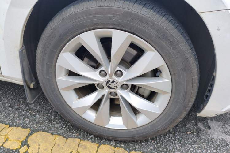 Used Skoda Superb 2018 TSI330 DSG Comfort Edition China V Standard Right Front Wheel Hub