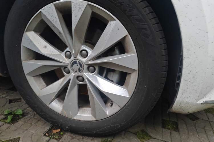Used Skoda Superb 2018 TSI280 DSG Comfort Edition China V Standard Right Front Wheel Hub