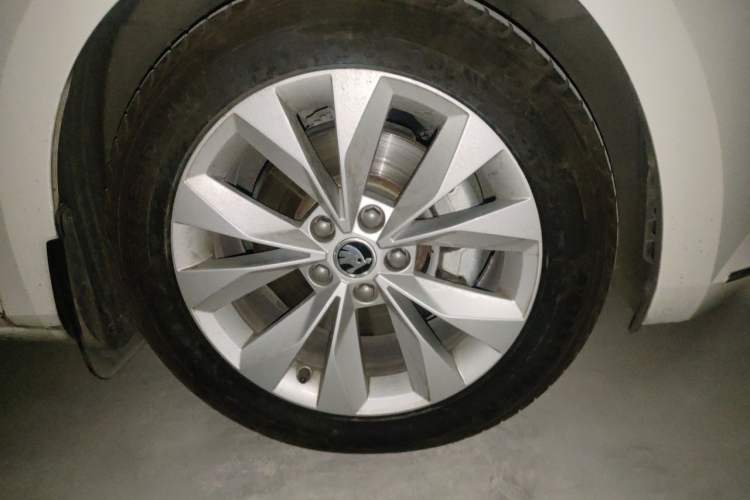 Used Skoda Superb 2018 TSI280 DSG Comfort Edition China V Standard Right Front Wheel Hub