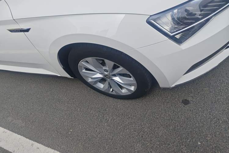 Used Skoda Superb 2018 TSI280 DSG Comfort Edition China V Standard Right Front Wheel Hub