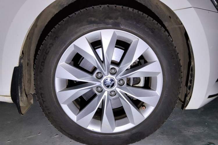Used Skoda Superb 2018 TSI280 DSG Comfort Edition China V Standard Right Front Wheel Hub