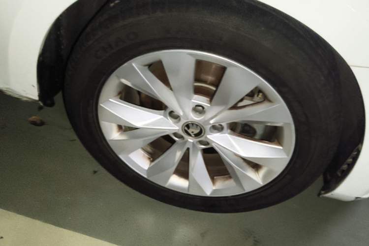 Used Skoda Superb 2018 TSI280 DSG Comfort Edition China V Standard Right Front Wheel Hub