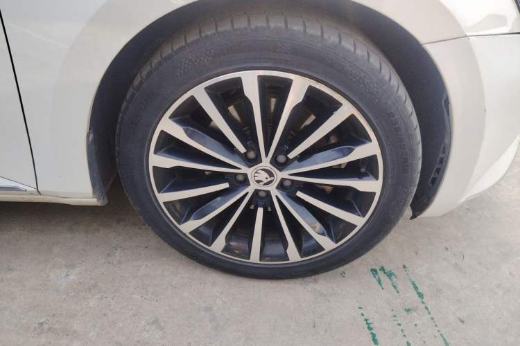 Used Skoda Superb 2018 TSI280 DSG Comfort Edition China V Standard Right Front Wheel Hub