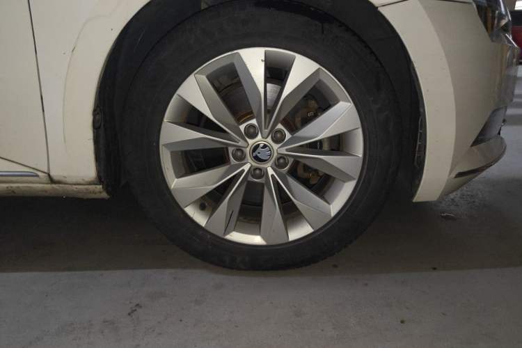 Used Skoda Superb 2018 TSI280 DSG Comfort Edition China V Standard Right Front Wheel Hub
