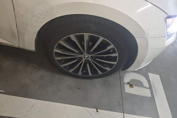 Used Skoda Superb 2018 TSI280 DSG Comfort Edition China V Standard Right Front Wheel Hub