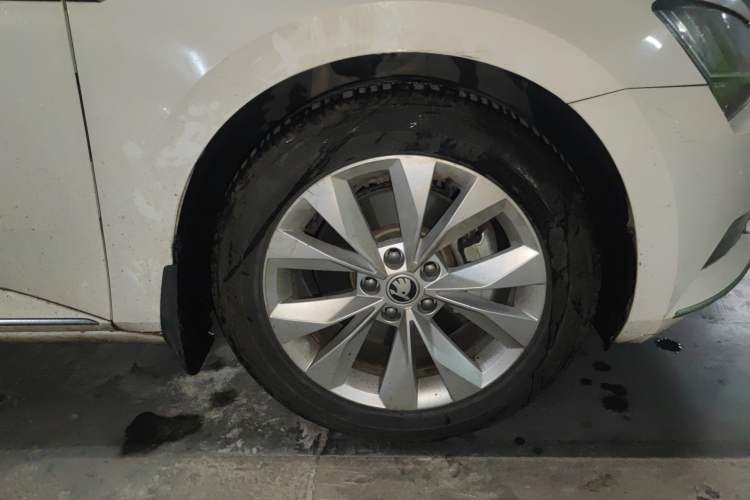 Used Skoda Superb 2018 TSI330 DSG Comfort Edition China V Standard Right Front Wheel Hub