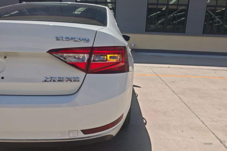 Used Skoda Superb 2018 TSI330 DSG Comfort Edition China V Standard Right Rear Taillight