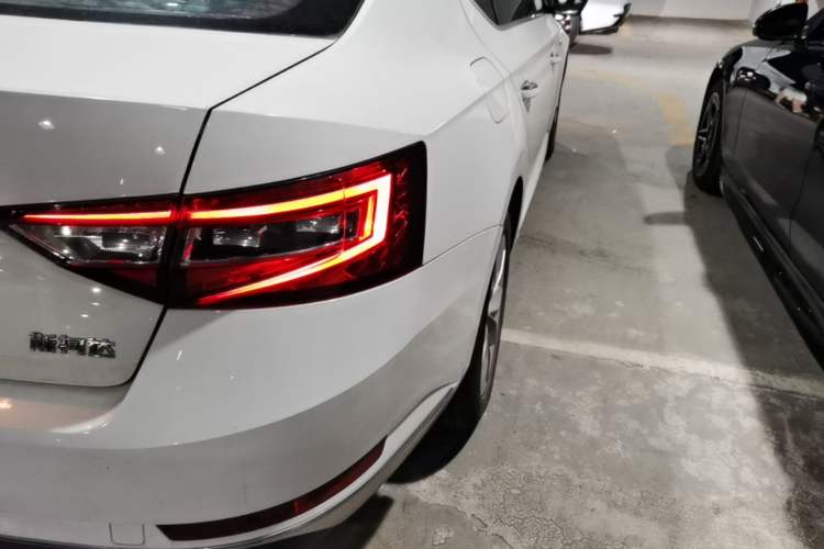 Used Skoda Superb 2018 TSI280 DSG Comfort Edition China V Standard Right Rear Taillight